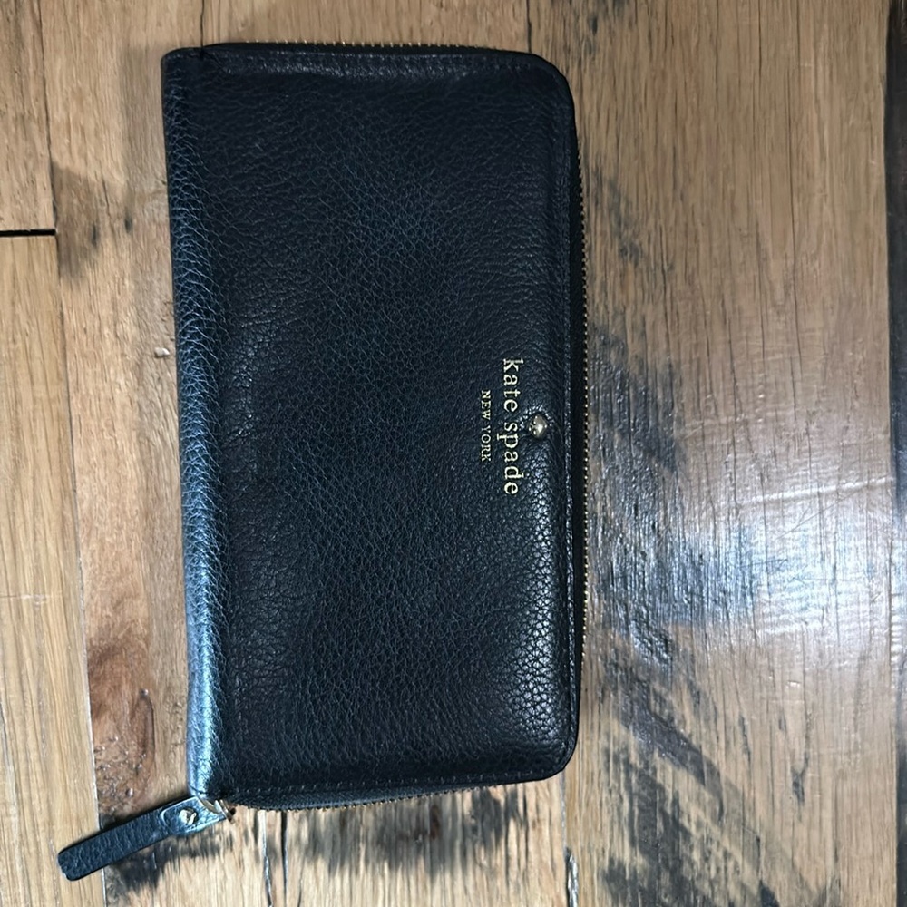 Black leather zip closure Kate Spade ♠️ wallet